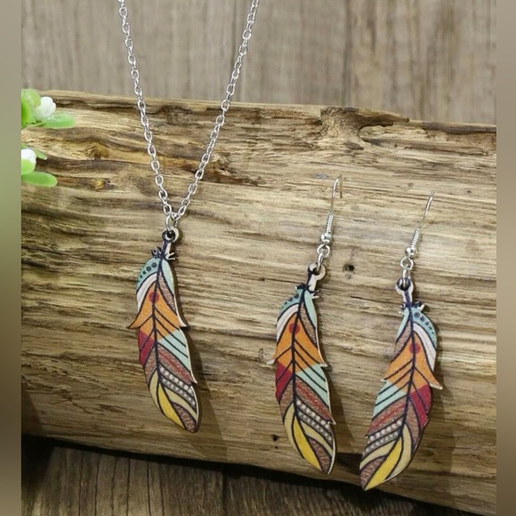 Feathered shape necklace and drop earrings - Picture 4 of 9